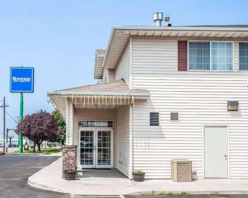 Rodeway Inn & Suites - image 10