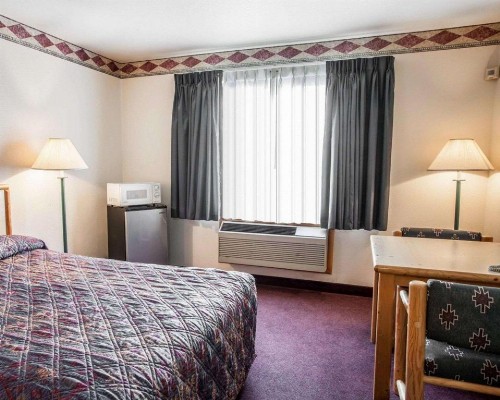Rodeway Inn & Suites - image 17