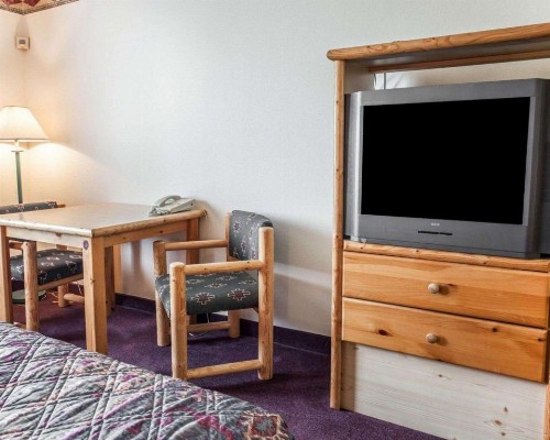 Rodeway Inn & Suites - image 19