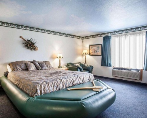 Rodeway Inn & Suites - image 32