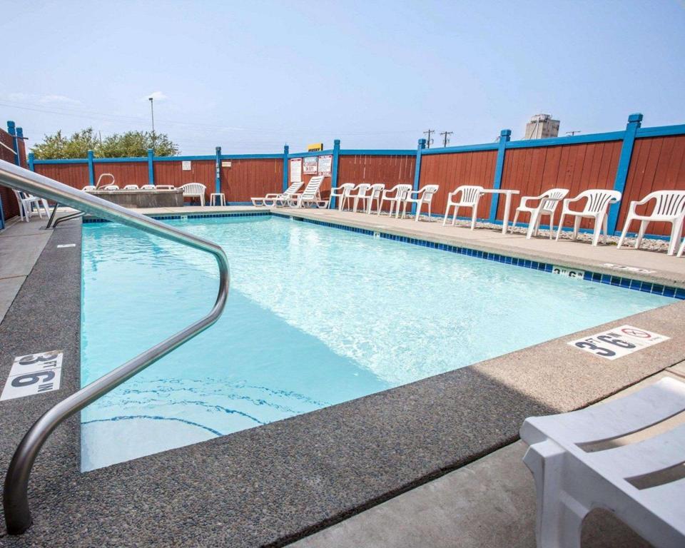 Rodeway Inn & Suites - image 7
