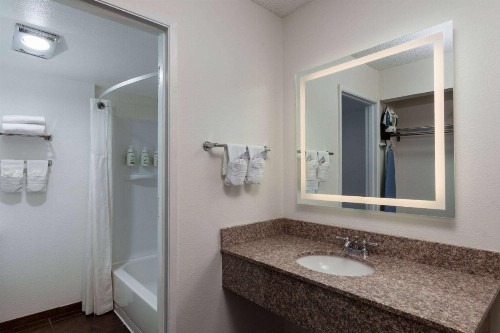 Ramada by Wyndham Spokane Airport - image 26