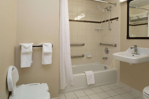 Ramada by Wyndham Downtown Spokane - image 2