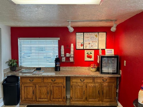 Apple Tree Inn - image 14