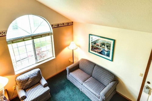 Turning Leaf Furnished Townhomes - image 11