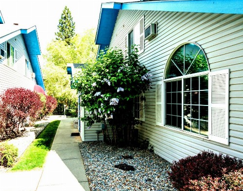 Turning Leaf Furnished Townhomes - image 4