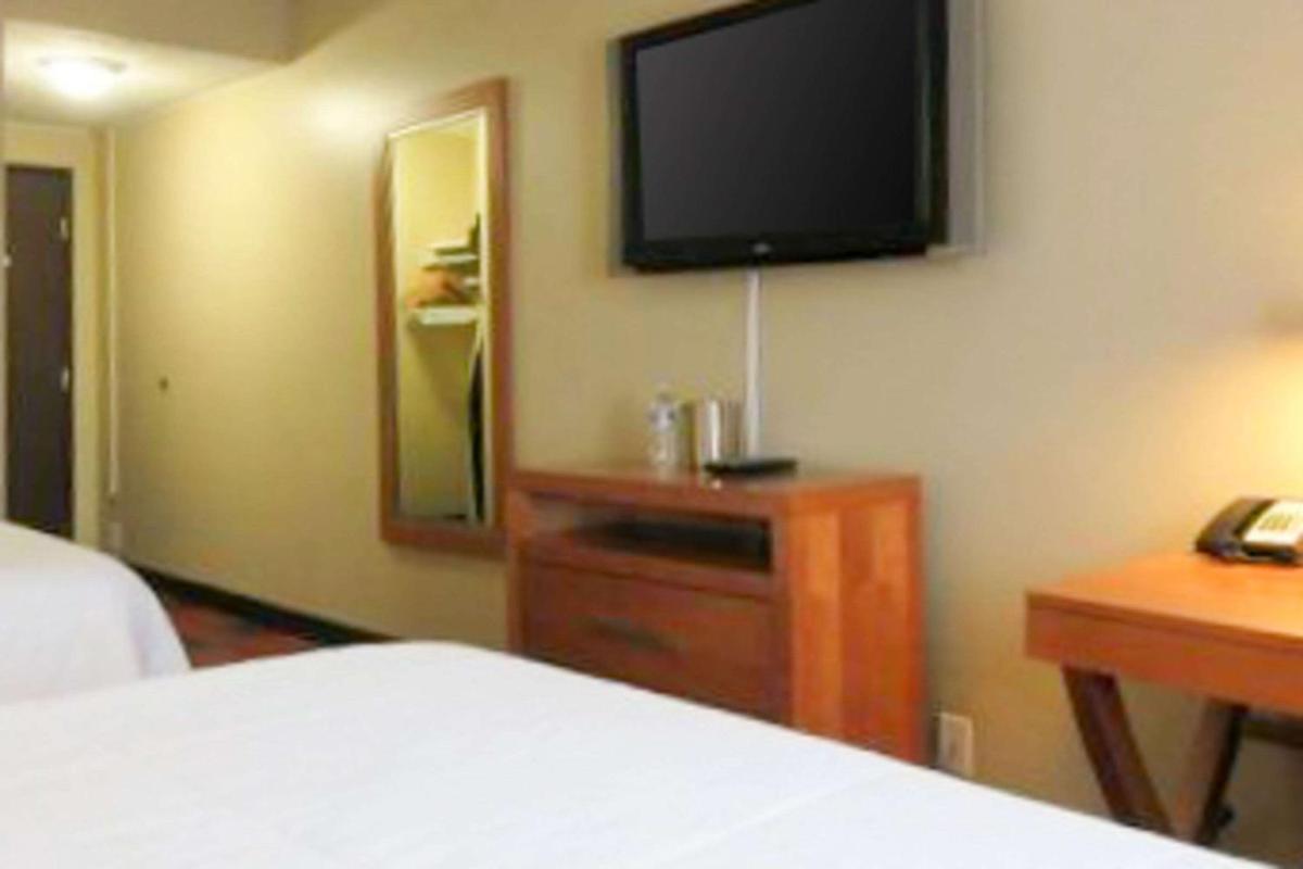 Quality Inn & Suites Airport - image 6