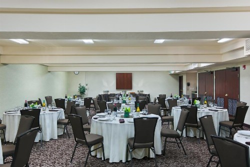 Oxford Suites Spokane Valley - image 28