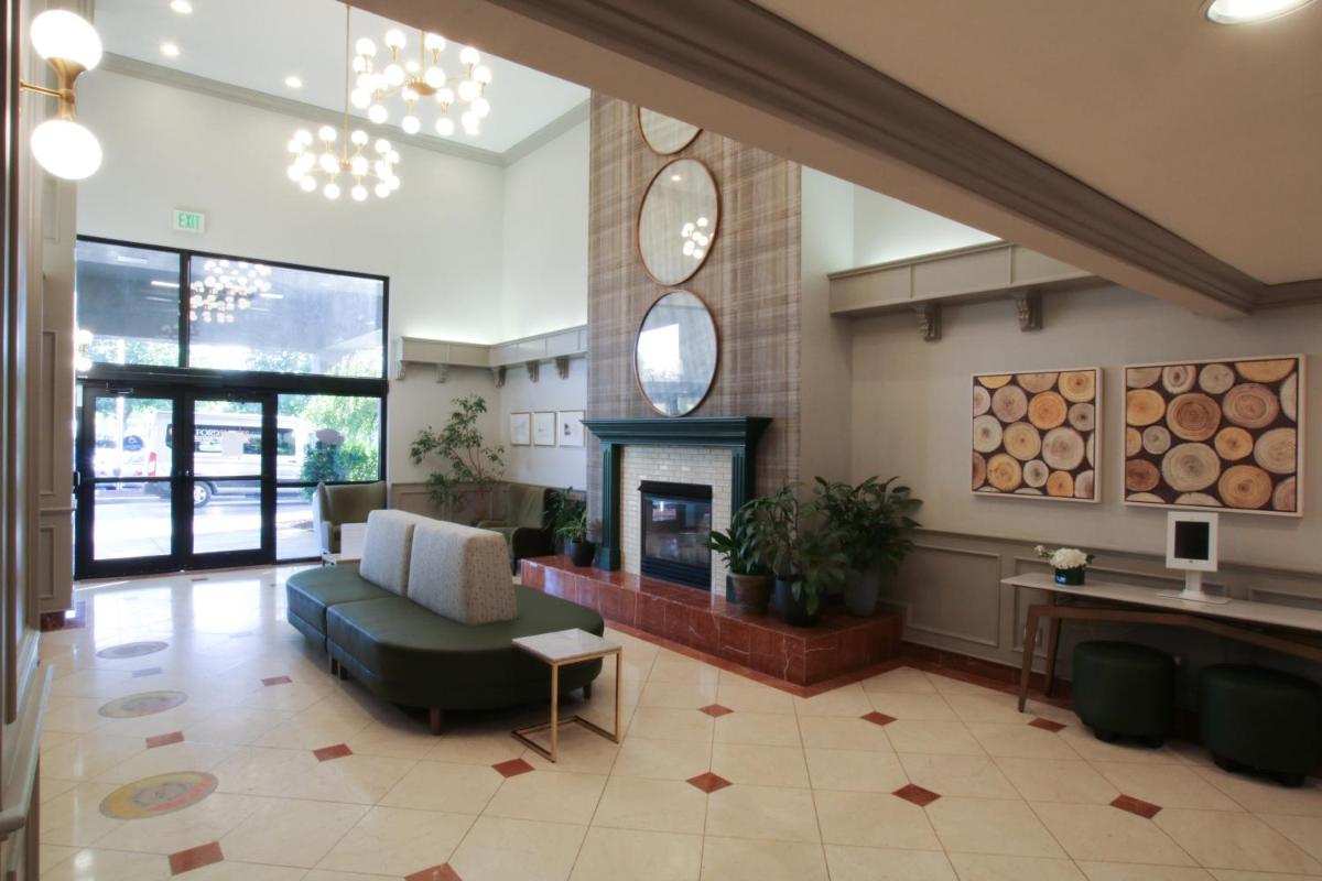 Oxford Suites Spokane Valley - image 5
