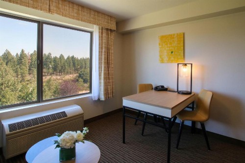 Oxford Suites Spokane Valley - image 8