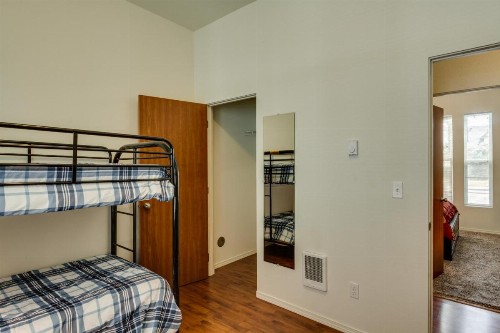 Maple Leaf Manor Furnished Apartments - image 17