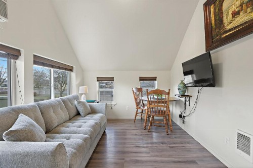 Maple Leaf Manor Furnished Apartments - image 25