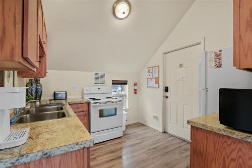 Maple Leaf Manor Furnished Apartments - image 28