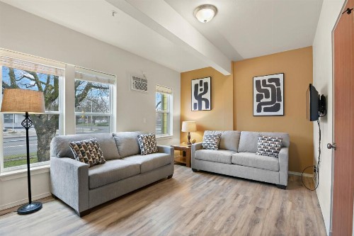 Maple Leaf Manor Furnished Apartments - image 4