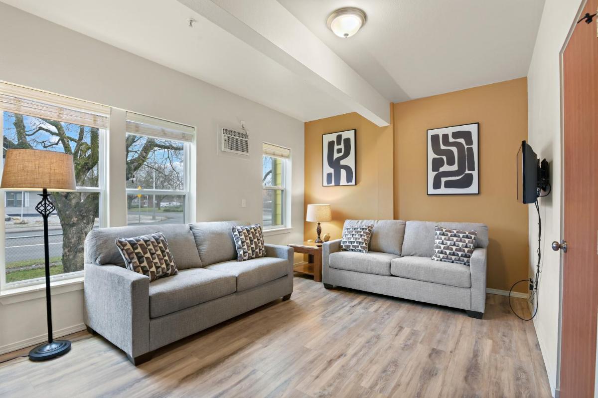 Maple Leaf Manor Furnished Apartments - image 4