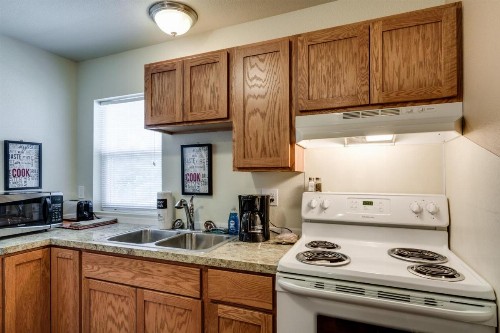 Maple Leaf Manor Furnished Apartments - image 43