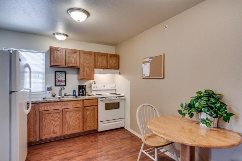 Maple Leaf Manor Furnished Apartments - image 45