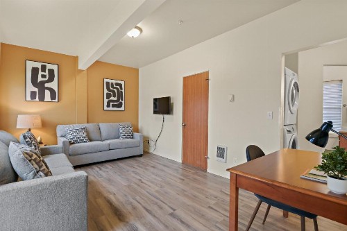 Maple Leaf Manor Furnished Apartments - image 5