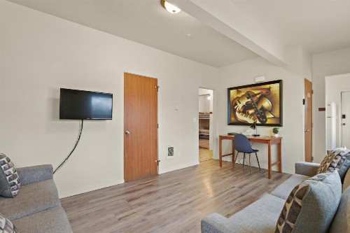 Maple Leaf Manor Furnished Apartments - image 7
