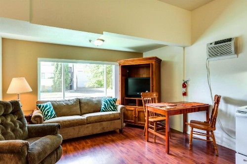 Maple Leaf Manor Furnished Apartments - image 9
