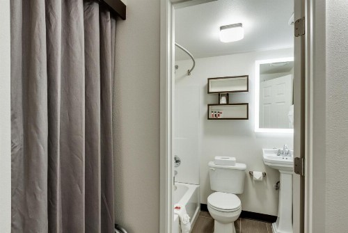 Baymont by Wyndham Spokane - image 7