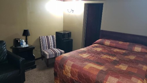 Cedar Village Motel & Rv - image 7