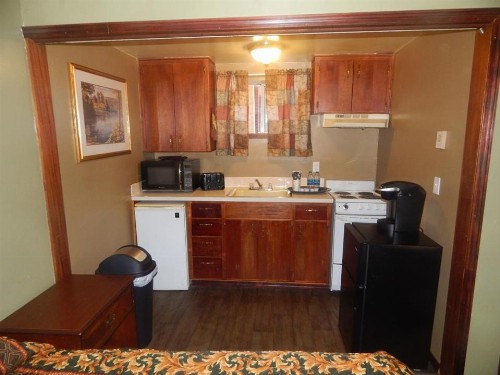 Cedar Village Motel & Rv - image 8