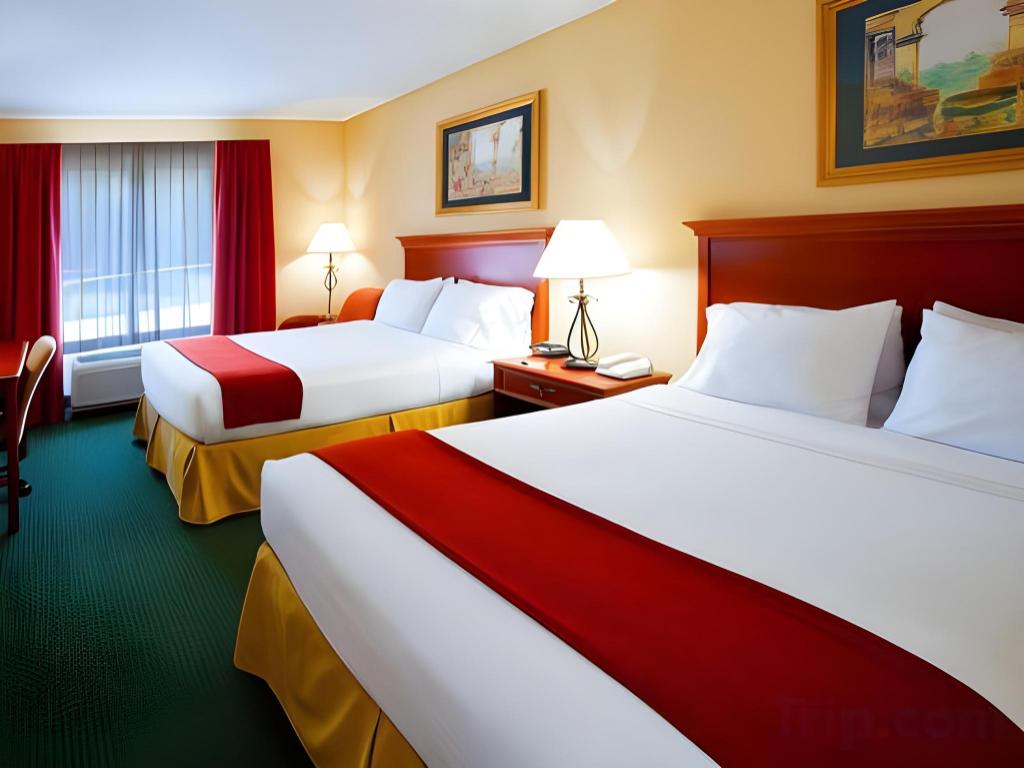 Holiday Inn Express Hotel & Suites Brooksville West - image 2
