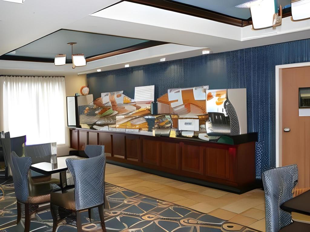 Holiday Inn Express Hotel & Suites Brooksville West - image 4
