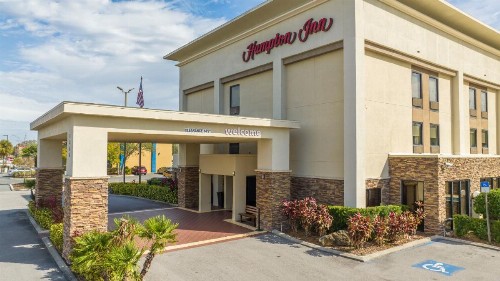 Hampton Inn by Hilton Spring Hill - image 1
