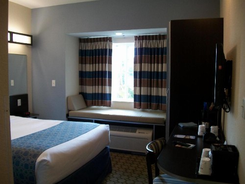 Microtel Inn & Suites by Wyndham Spring Hill/Weeki Wachee - image 10