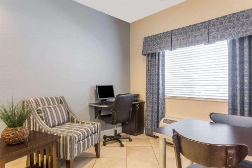 Microtel Inn & Suites by Wyndham Spring Hill/Weeki Wachee - image 13