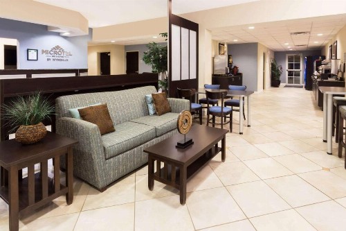 Microtel Inn & Suites by Wyndham Spring Hill/Weeki Wachee - image 4