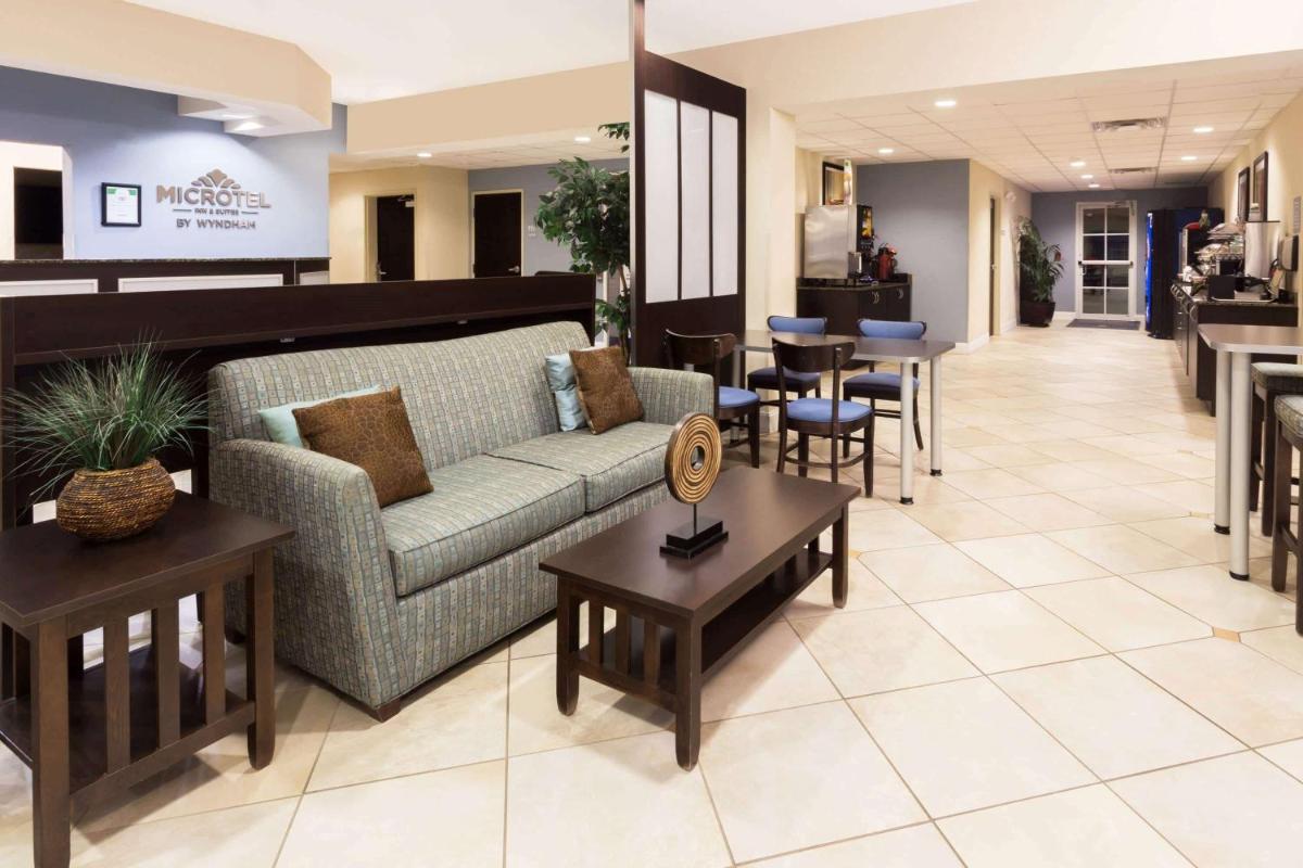 Microtel Inn & Suites by Wyndham Spring Hill/Weeki Wachee - image 4
