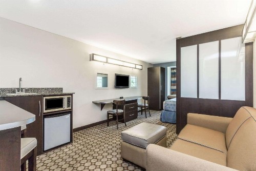 Microtel Inn & Suites by Wyndham Spring Hill/Weeki Wachee - image 8