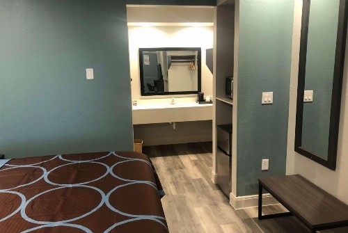 Super 8 by Wyndham Spring/North Houston - image 8