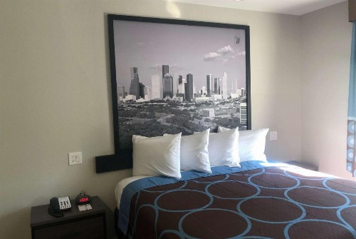 Super 8 by Wyndham Spring/North Houston - image 9