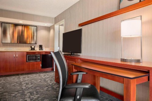 Courtyard by Marriott Springfield - image 19