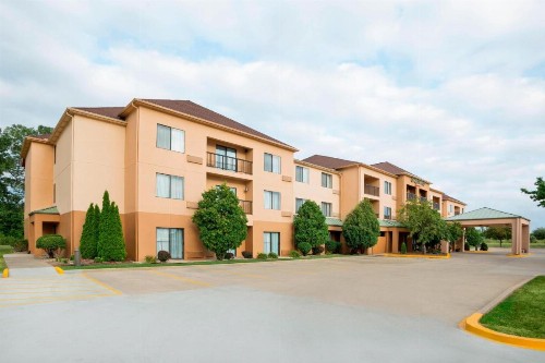 Courtyard by Marriott Springfield - image 3