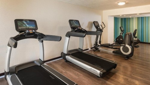 Holiday Inn Express & Suites Springfield an IHG Hotel - image 13