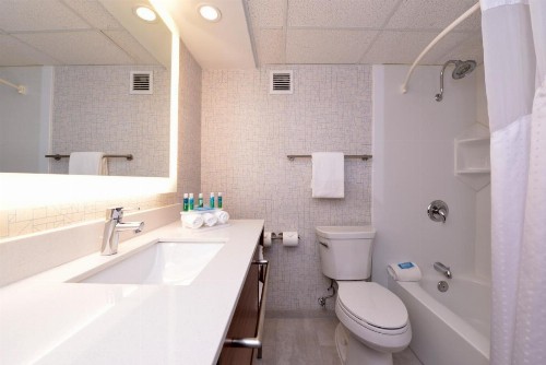 Holiday Inn Express & Suites Springfield an IHG Hotel - image 20