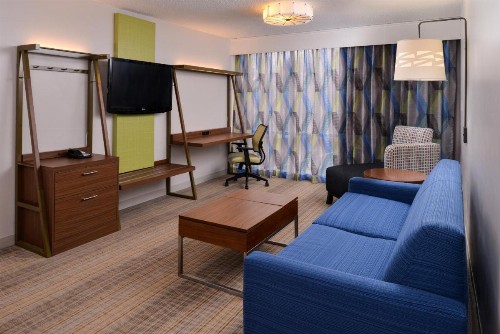 Holiday Inn Express & Suites Springfield an IHG Hotel - image 28