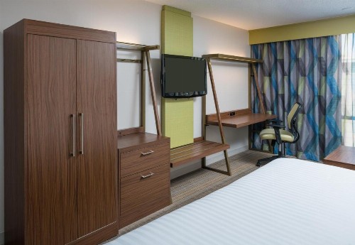 Holiday Inn Express & Suites Springfield an IHG Hotel - image 3