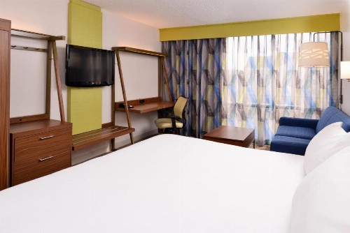 Holiday Inn Express & Suites Springfield an IHG Hotel - image 45
