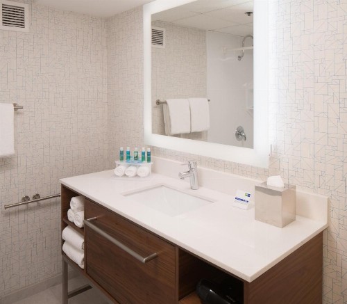 Holiday Inn Express & Suites Springfield an IHG Hotel - image 5