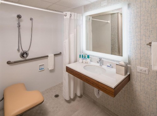 Holiday Inn Express & Suites Springfield an IHG Hotel - image 7