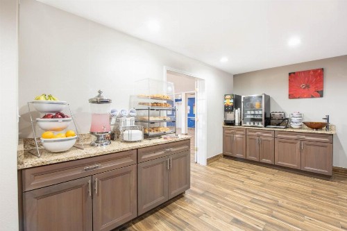 Microtel Inn & Suites by Wyndham Springfield - image 33
