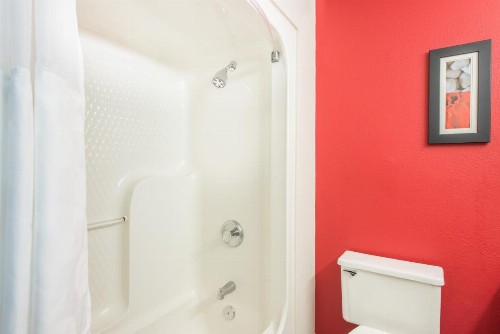 Ramada by Wyndham Springfield North - image 11
