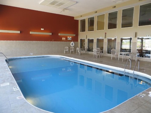 Ramada by Wyndham Springfield North - image 12