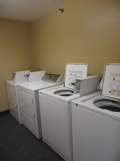 Ramada by Wyndham Springfield North - image 19